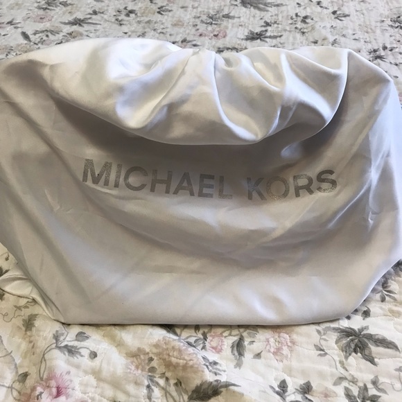 Michael Korea, Jet Set Carryall - Picture 7 of 8